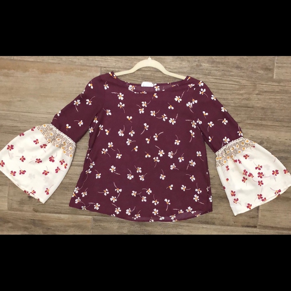 Women Maroon Blouse w Flare Sleeve size XS